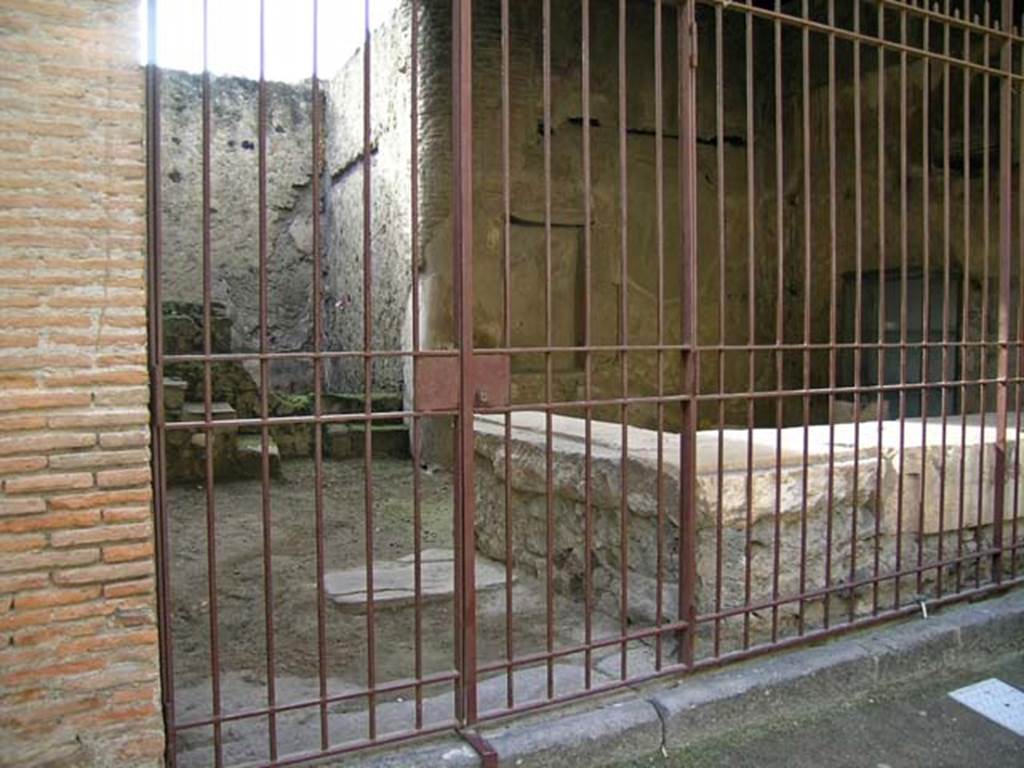 VI.12, Herculaneum. October 2004. Looking south-west across shop-room. Photo courtesy of Nicolas Monteix.